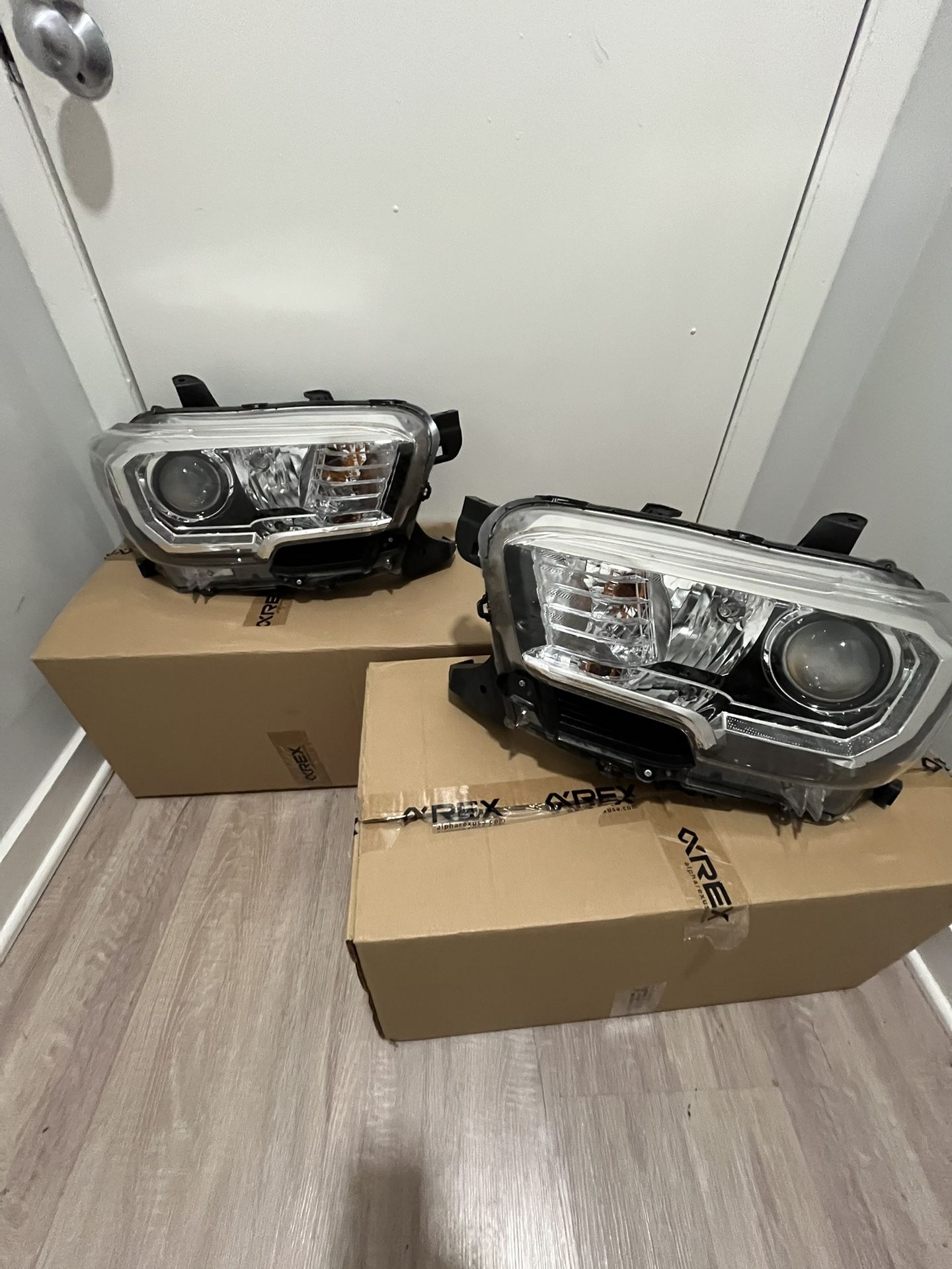 2016-2019 Toyota Tacoma Headlights