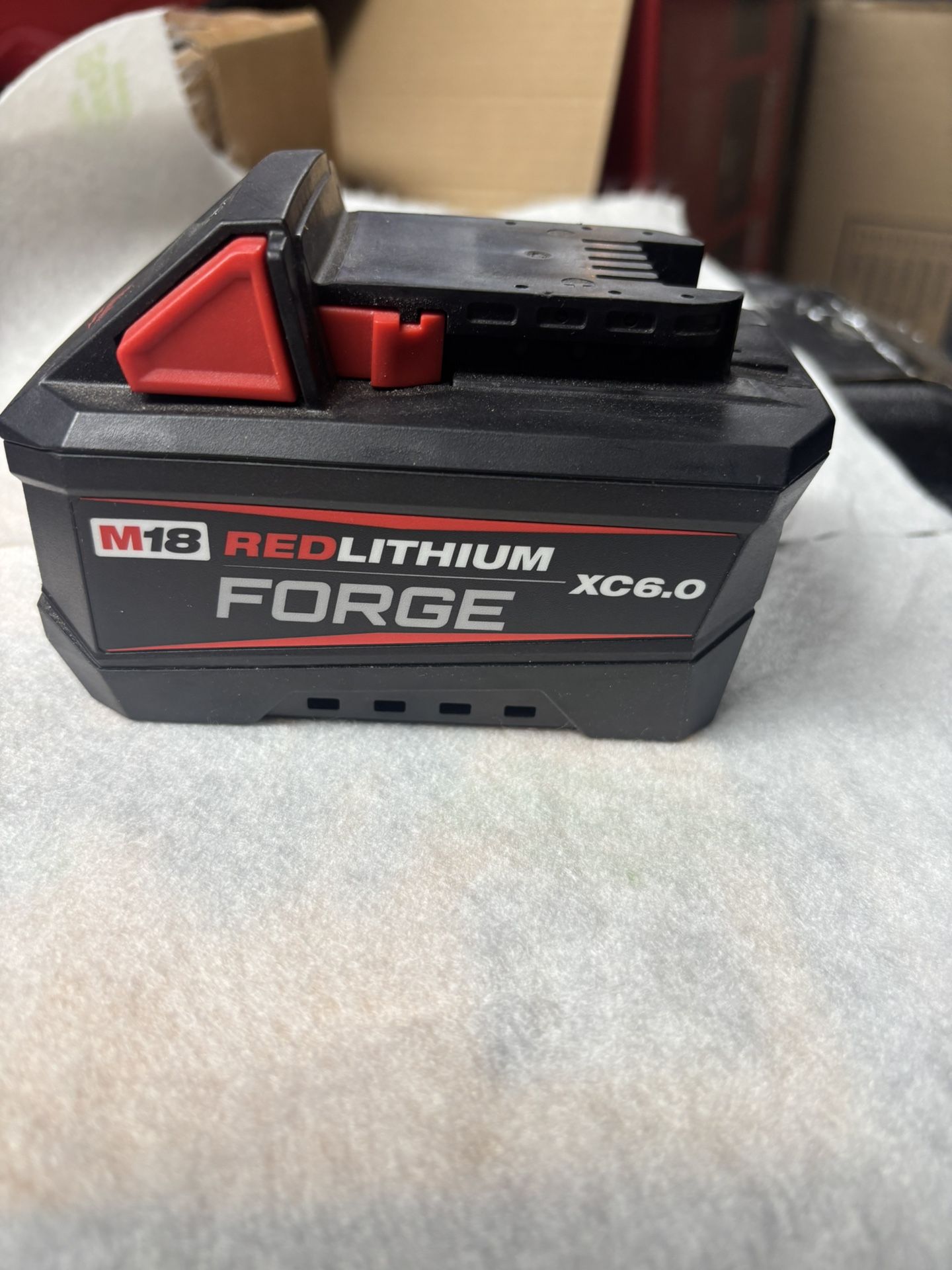 Milwaukee M18 18V Lithium-lon REDLITHIUM FORGE 6.0 Ah Battery Pack