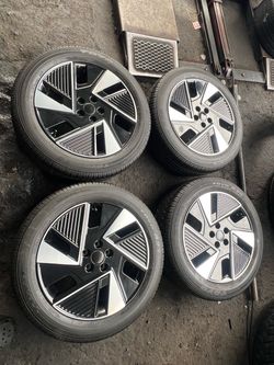 (4) 19” Hyundai Wheels Installation Included