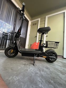 SOUMYE SEATED E-SCOOTER