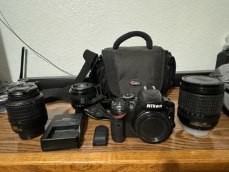 Nikon D3200 with Extras