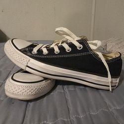 Converse Shoes Size 4 Men 6 Women Great Condition 