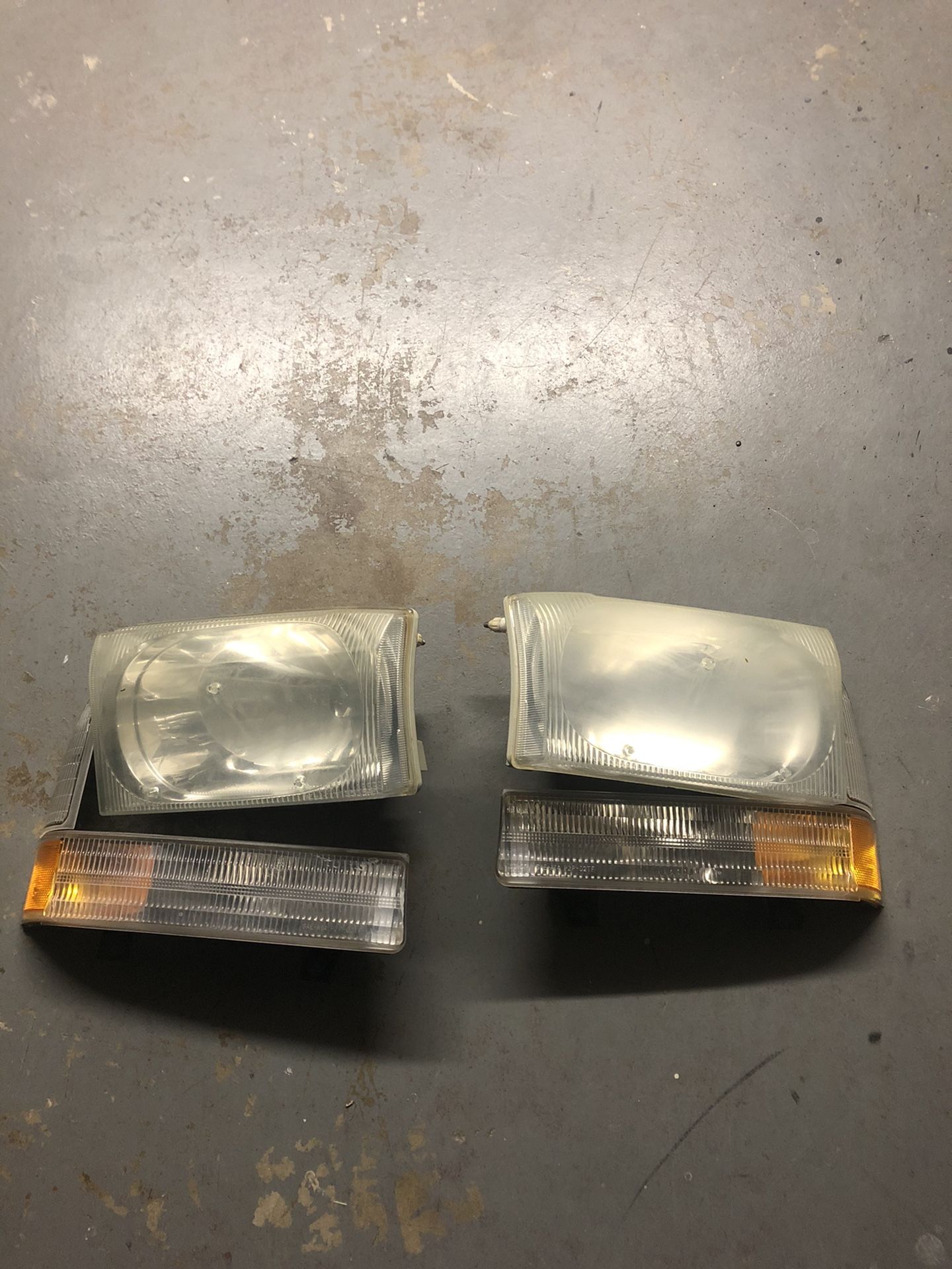 2005 ford excursion headlights