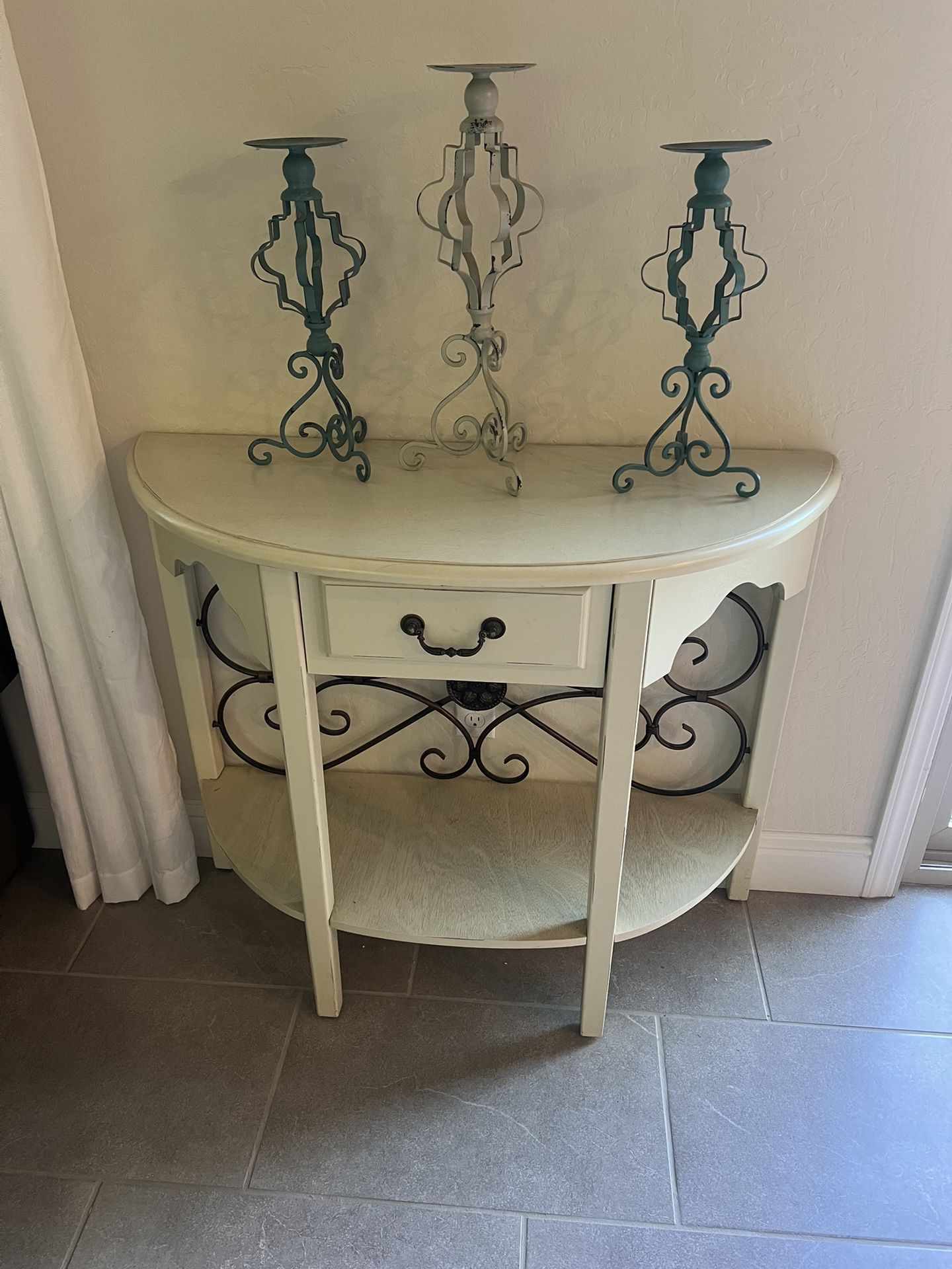 Entree Table