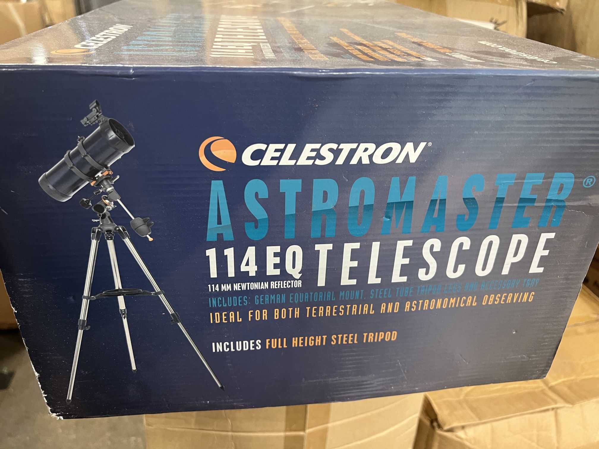 Celestron AstroMaster 114 EQ - 114 mm Newtonian Reflector Telescope on  Equatorial Mount