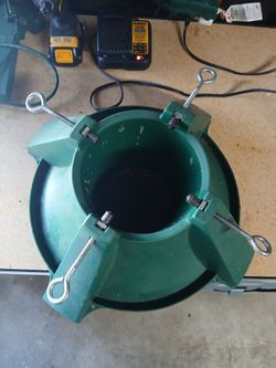 Christmas tree holder