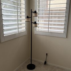 Tall Designer Lamp With Adjustable 3 Heads