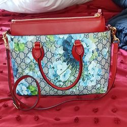 GUCCI
GG SUPREME MONOGRAM BLOOMs MEDIUM ZIP TOTE BEIGE Blue NAVYHibiscus Red
