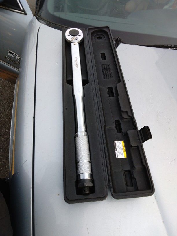 Pittsburgh 3/8' 2 Ft. Torque Wrench
