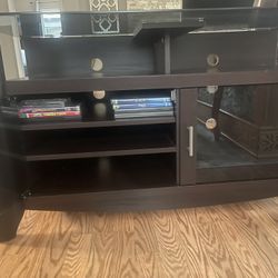 Tv Stand With Glass Door In Excellent Condition 