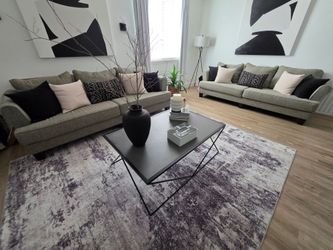 2 Couches in Great Condition/ Sofas/ Furniture