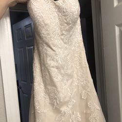 Ivory A Line Wedding Dress Size 10 David’s Bridal 