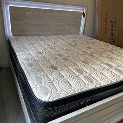 King size bed frame with led lights mattress included.         Cama king size con Luz led Colchon Incluido