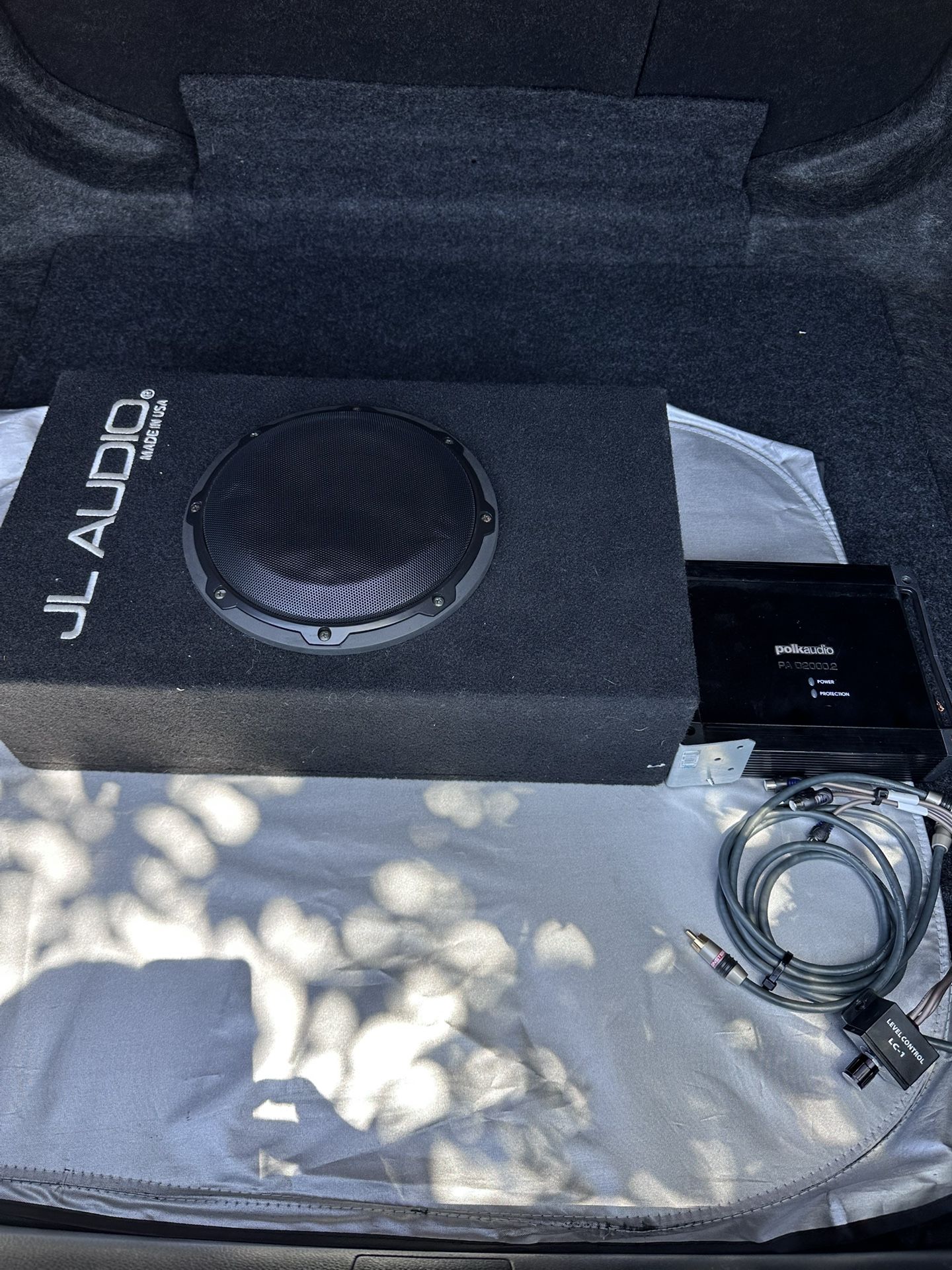 8’ Jl Audio W3 With Polk Amp And Bass Knob