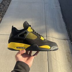 Jordan 4 Thunder 🌩️  Size 12  $300 