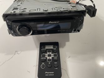 Pioneer Cd Decks Both Have Remotes In Perfect Working Condition 
