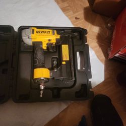 DeWalt DWFP1838 Pneumatic Air 18 Gauge Finish Stapler