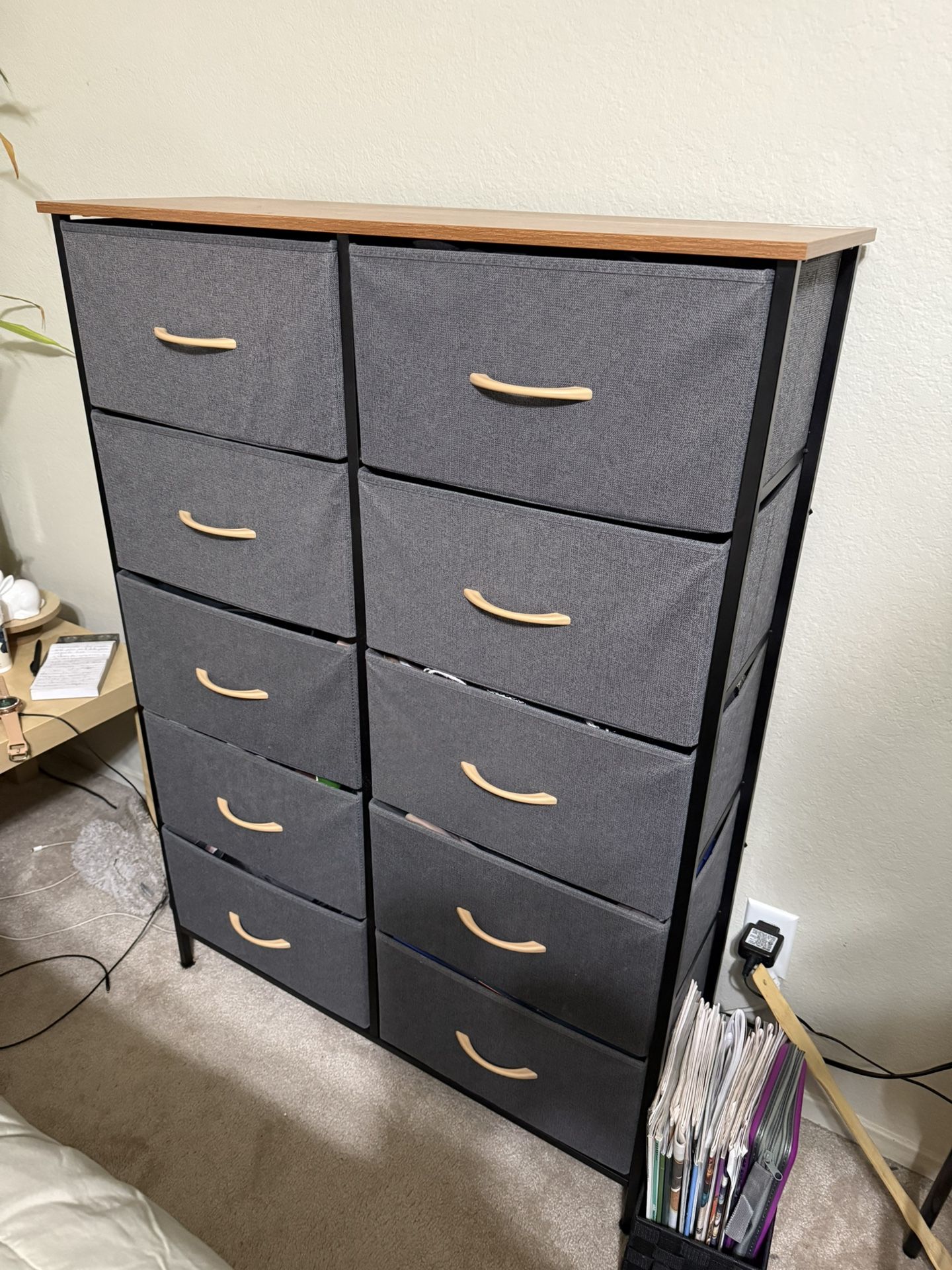 10 Drawer Dresser. Lots Of Storage. Excellent Cond