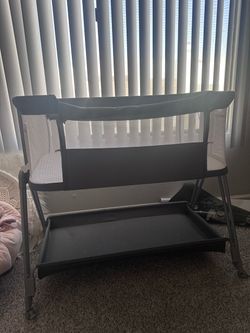 Baby bassinet sleeper