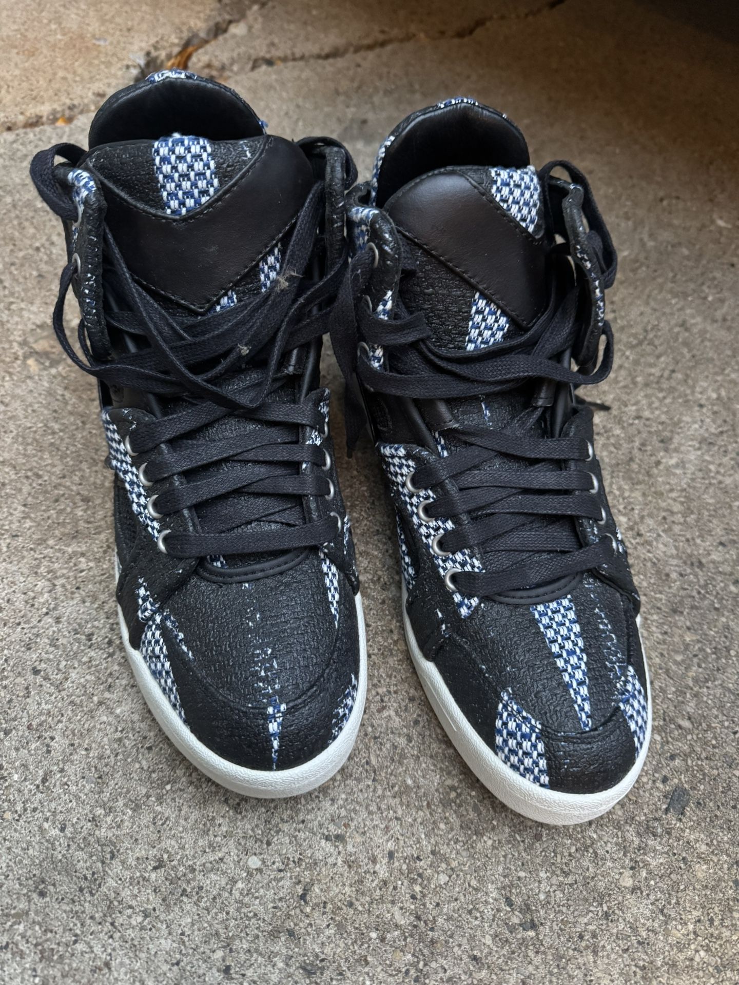Men's sneakers in perfect condition