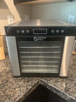 Food dehydrating machine