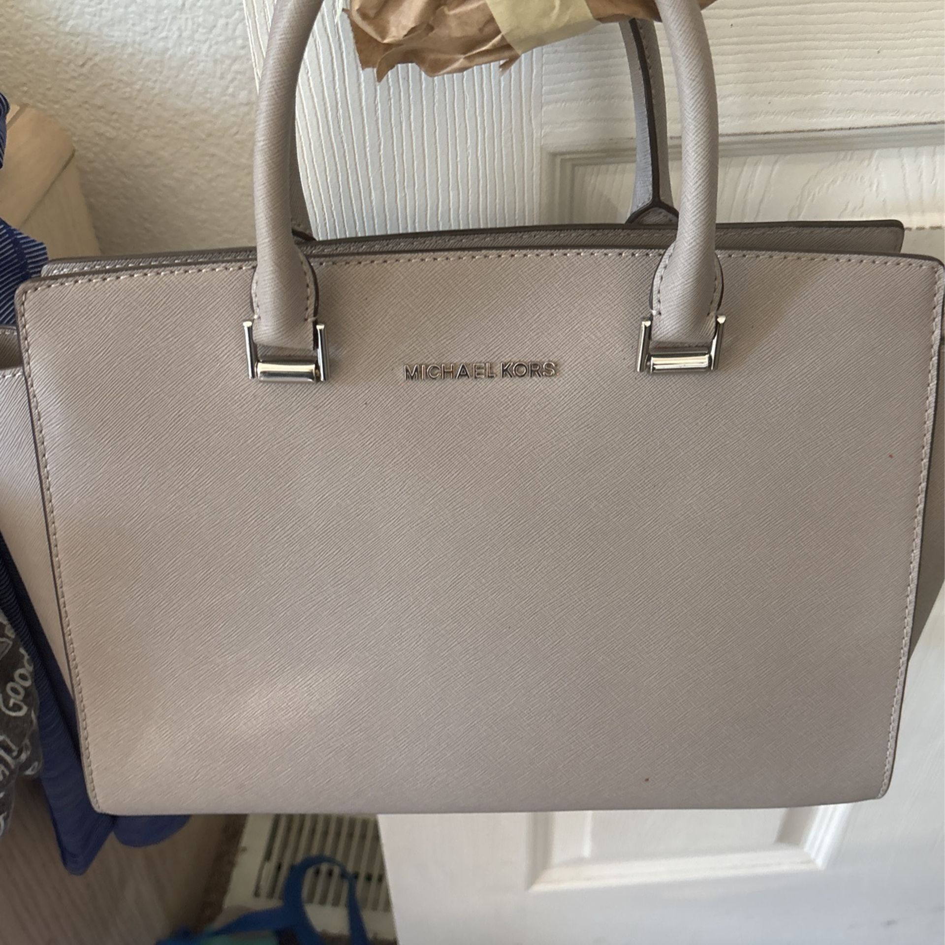Beautiful ladies handbag Michael Kors