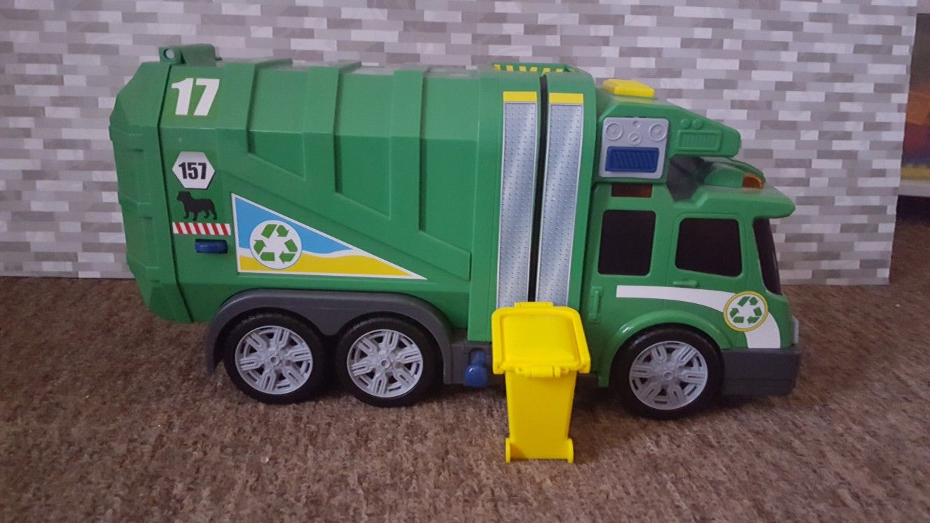 Toys r us exclusive Trash Truck