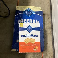 24 lb blue buffalo freedom senior dog food
