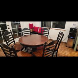 Dining Table / 6 Chairs 