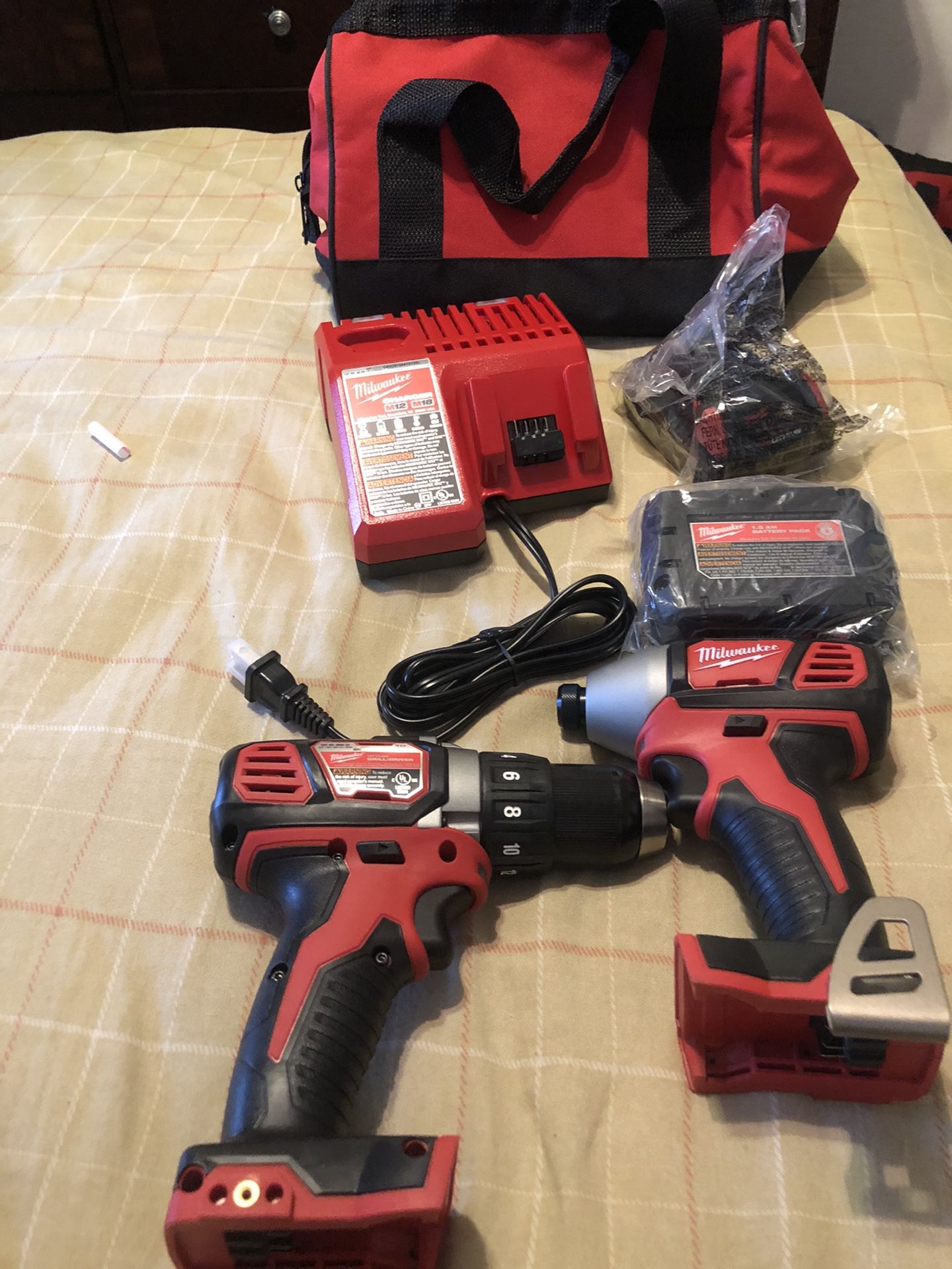 New Milwaukee 18 V drill set comes with two batteries one charger one impact gun and a drill this is not a hammer drill this is not a brushless set$1