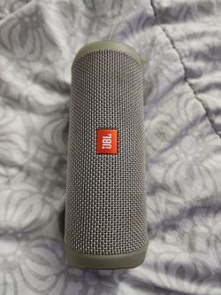 JBL Flip 4 Bluetooth Speaker