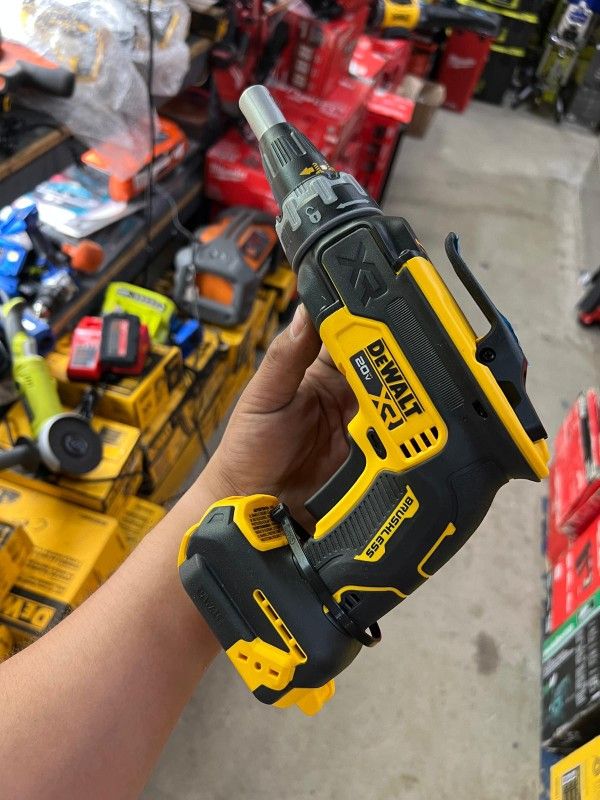 DEWALT 20V CORDLESS DRYWALL GUN XR BRUSHLESS $165