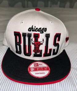 Like New Chicago Bulls New Era Hardwood Classic SnapBack. (Defect-Crease stain)