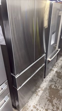 LG French Door Refrigerator with Integrated Handles