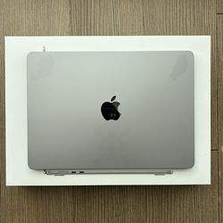 MacBook Air M2 (2022) – 8GB / 256GB – Excellent Condition