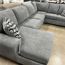Color Options Living Space Gray Sectional With Chaise 🌟Mention Jon Green to the staff to confirm this price/offer! 🔥