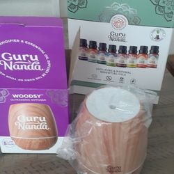 Aromatherapy Diffuser With 8 Essential Oils (Brand New)