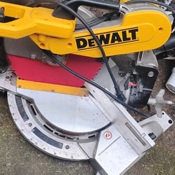 DeWalt Saw