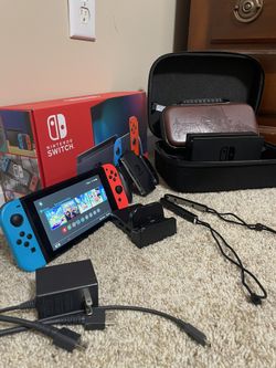 Nintendo Switch (Great Condition) w/ Leather Carrying Case & System Carrying Case