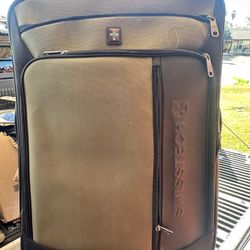 SwissTech Urban Trek 24" Check Soft Side Luggage W/ TSA Approved Lock In Olive Green 