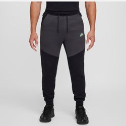 Brand new Nike Tech Fleece Pants 