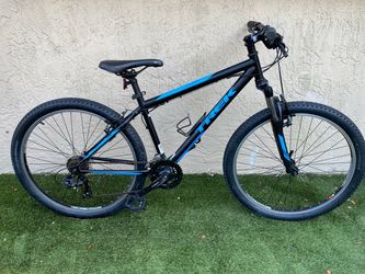 Trek Mountain Bike - 16 inch frame - 26 inch tires - Local Delivery for a Fee - See My Other Items🚴
