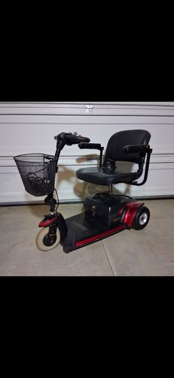 3 Wheel Mobility Scooter Go Go By Pride Comes Apart BRAND NEW BATTERIES