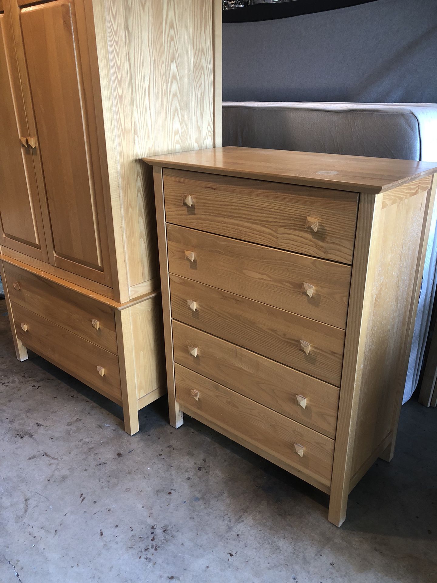 Complete Bedroom Set - Full Size - Very Good Condition