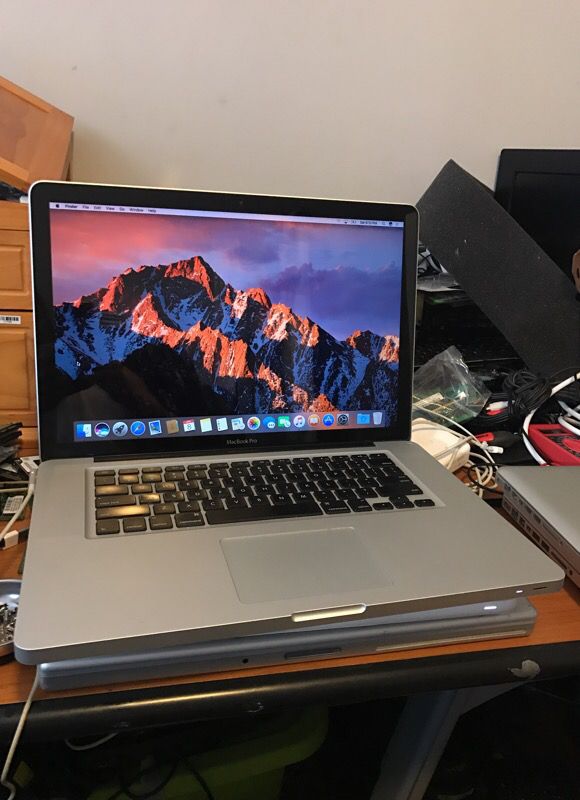 15 inches MacBook Pro 16 GB hardeive. 750 GB hardeive. i7 processor. 2011