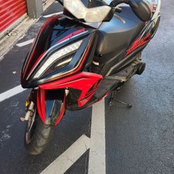 SCOOTER 49 cc, Year 2017. 2248 Miles. Title on hand / USED FAIR condition 