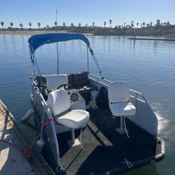 Pontoon Boat