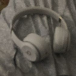 White & Gold Beats Headphones Solo 4