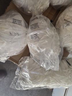 Nuevos Tiene  20mascarillas Cada Pakete. $2