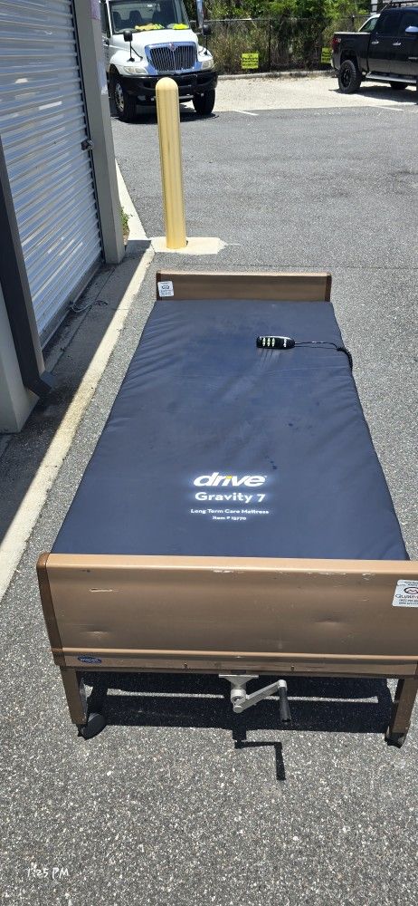 Electric adjustable Hospital Bed (DELIVER OPTION)